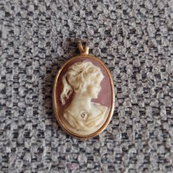 Vintage Cameo Pendant