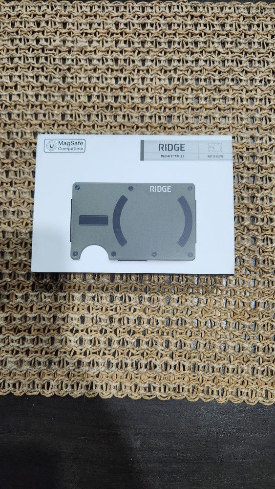 Ridge Wallet With MagSafe