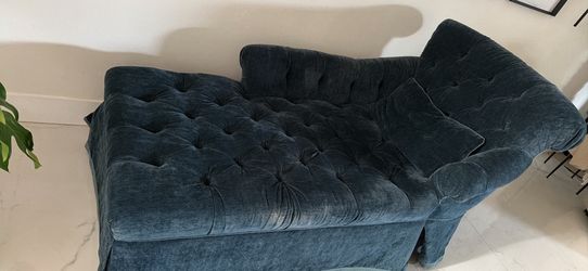 Tufted blue velvet chaser lounge