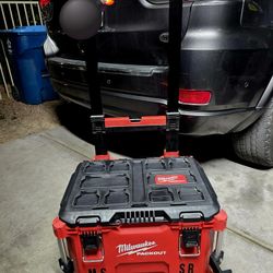 Milwaukee Packout Rolling 