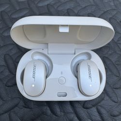 Bose Wireless Earbuds In Nice Condition 