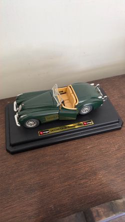 Burago jaguar xk 120 1948 roadster collectible diecast