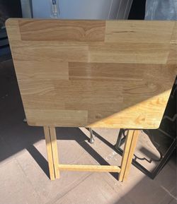 Mesita plegable de madera nueva