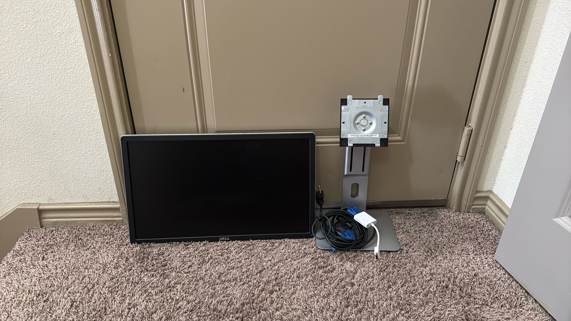 Dell VESA - 21 Inch Computer Monitor Black Normally Cost $400 Market Price