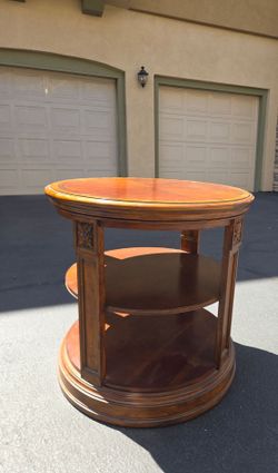 Ethan Allen British Classics Collection Round Side Table