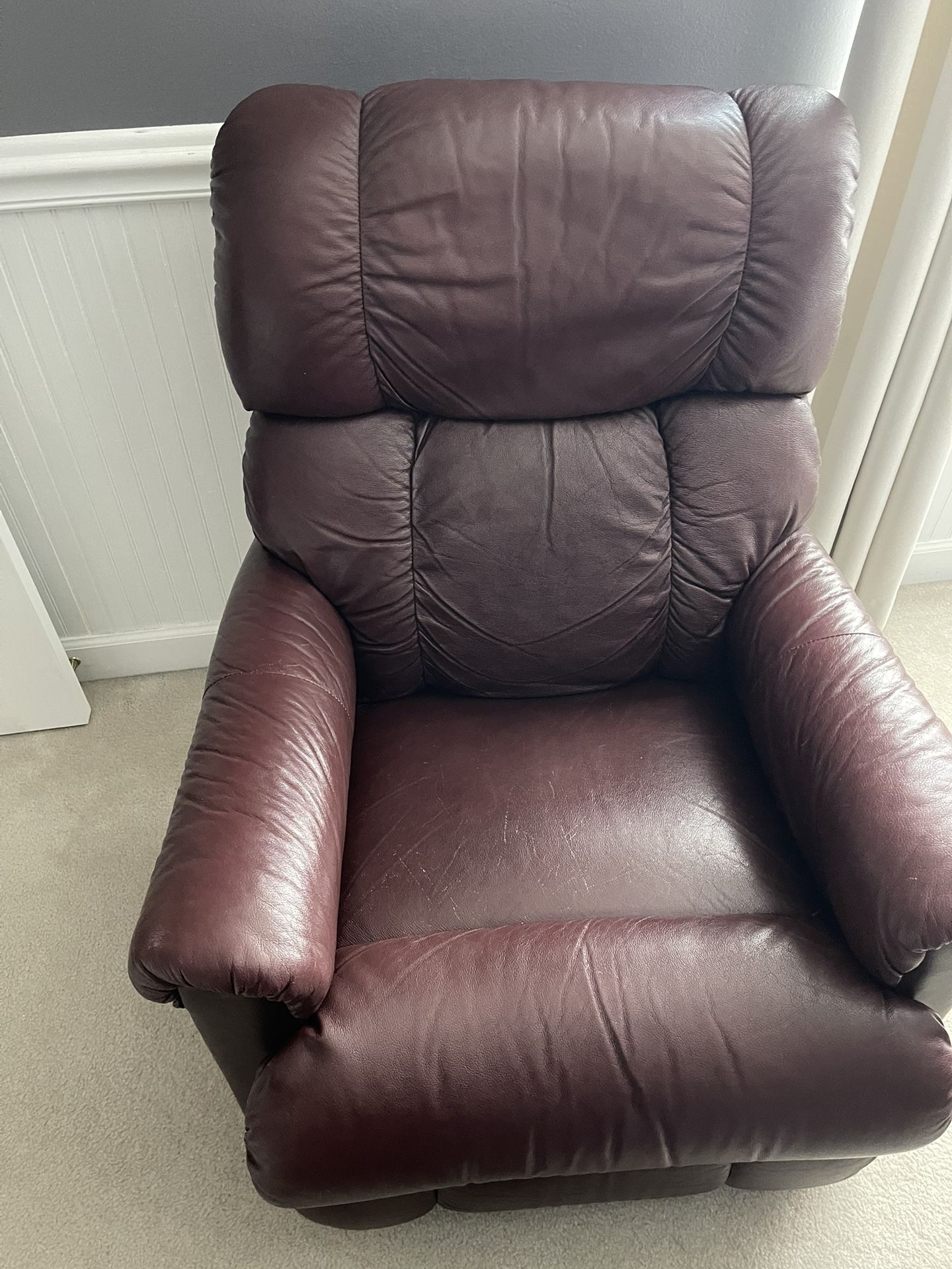Lazy Boy Recliner/ Burgundy Leather
