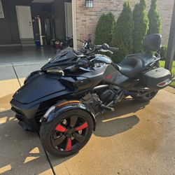 2019 Can-Am Spyder (Special Carbon Fiber Edition)