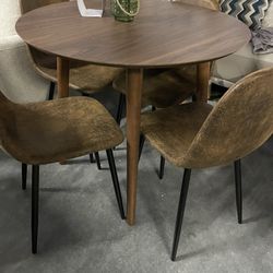 Round Kitchen Table With 4 Chairs 