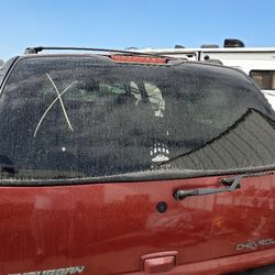 2003 CHEVY SUBURBAN  PART ,REAR WINDOW 