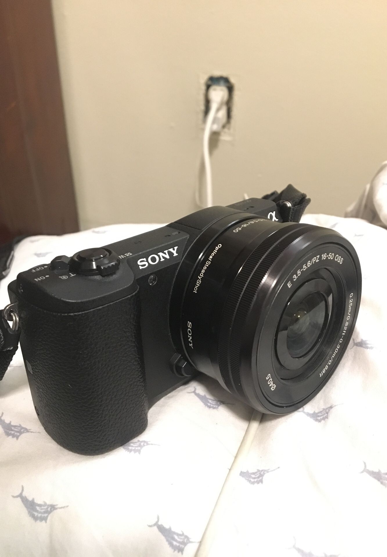 SONY α5100 E-MOUNT CAMERA with ZOOM LENS OPTION PACKAGE OVER $900!!!! Brand NEW