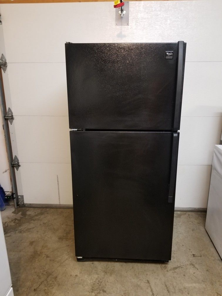 (Pending) Whirlpool refrigerator (Delivery Available)