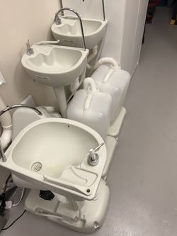 Portable sinks