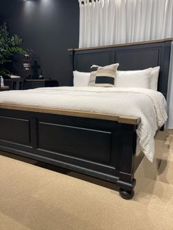 4pc Queen Bedroom Furniture Set - Bed +Drssr+Mir+Nightstand