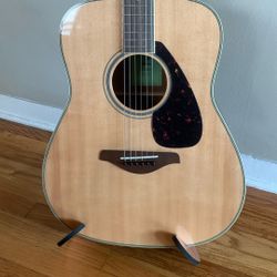Yamaha Acoustic Guitar FG820  - Mint