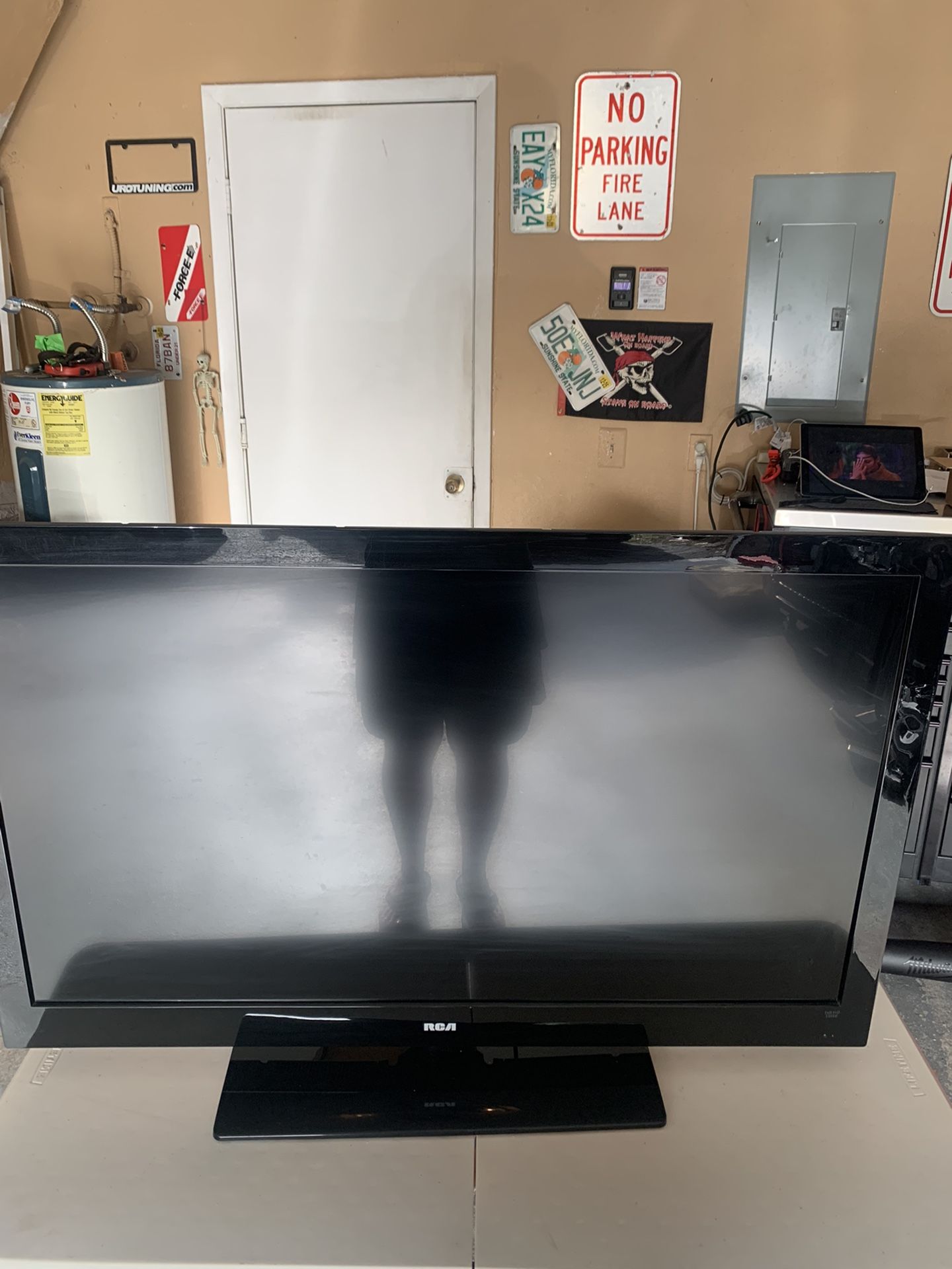 LCA Flatscreen TV