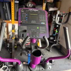 Life Fitness Elliptical – Commercial Gym Grade – Like New