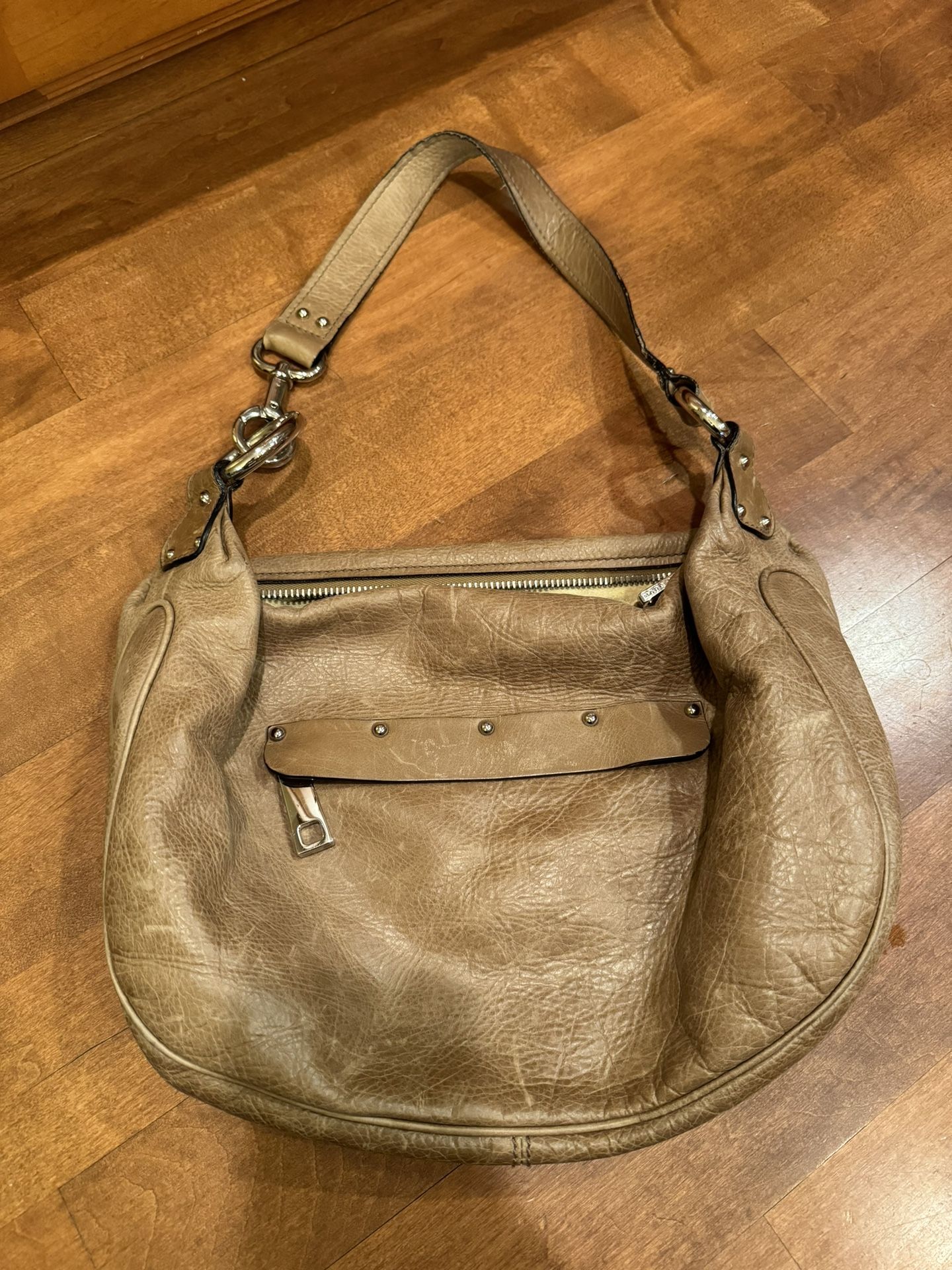 Woman’s Marc Jacob’s Leather Purse Shipping Avaialbe 