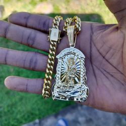 14K gold plated Cuban link chain and pendant