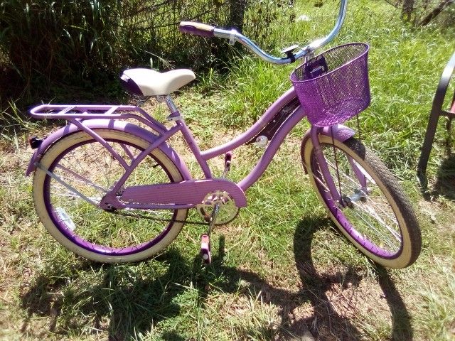 This Is A 26-in Beach Cruiser Has A Basket The Rack On The Back Like Brand New $75