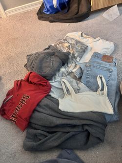 Big random bundle of clothes!! abercrombie and fitch, levis, old navy (offer!)