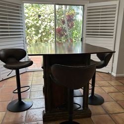 4 Barstools 3 Months Old ****