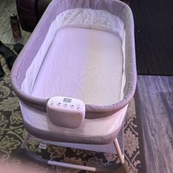 Simmons Shooting Star Rocking Baby Bassinet 