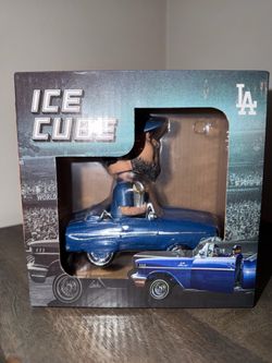 Ice cube bobble head