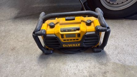 DEWALT radio/charger