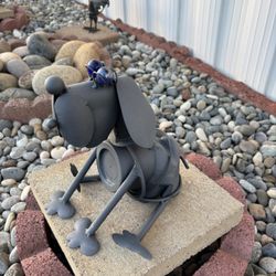 Yard Art, Unique! Eye Catching! 