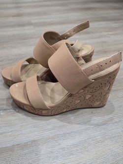 Adrienne Vittadini AV-CROOME Women's Tan Wedge Cork Sandals, 6.5M