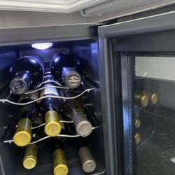 Wine refrigerator 