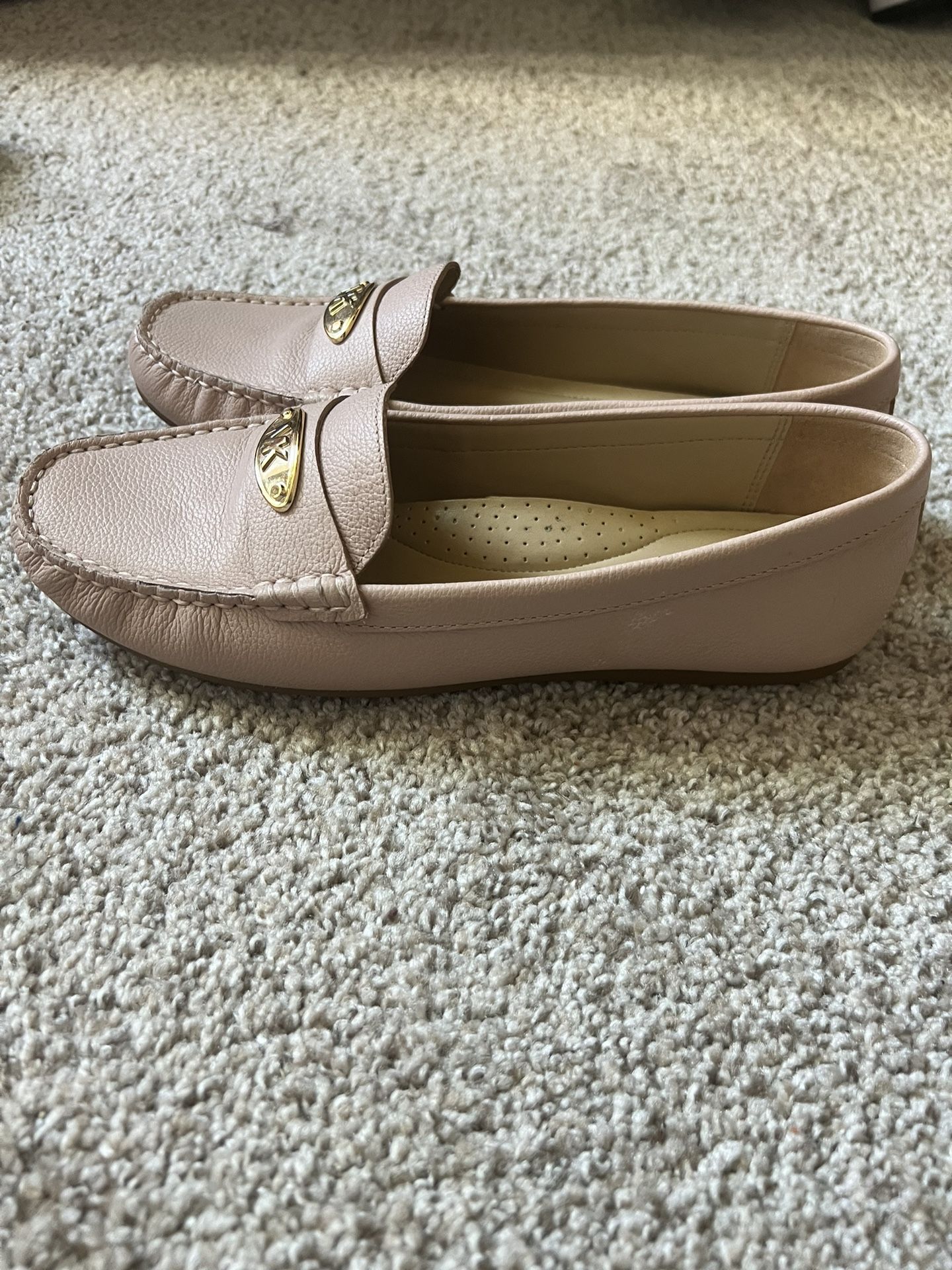Michael Khors Neutral pink Loafer 9.5 Women’s