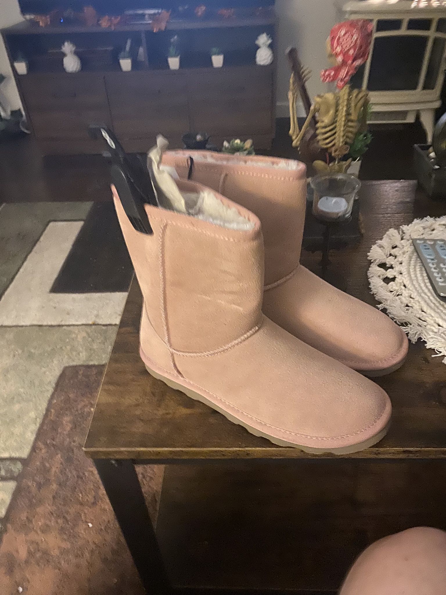 womens winter boots new with tags  sz 8 