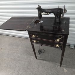 Dressmastet E-6354 Sewing Machine