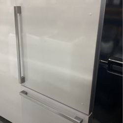 Bottom Freezer Refrigerator 