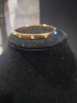Gold tone Bracelet w/crystals