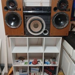 Stereo  System With Devider Shelf