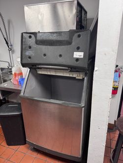 Commercial Ice Machine – Used