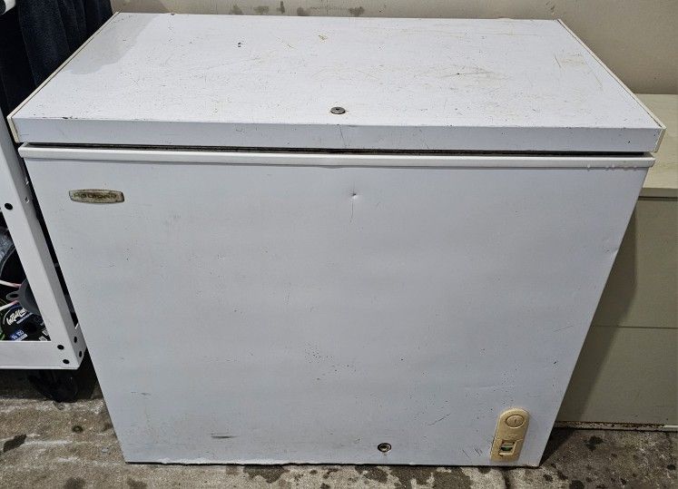 Chest Freezer *WIFE WANTS IT GONE. PRICE SIGNIFICANTLY DROPPED!