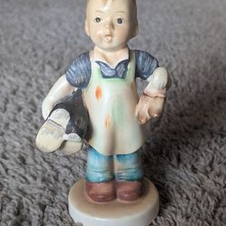 Vintage American Children
Made in Japan 6" Tall Porcelain Shoe Maker figure