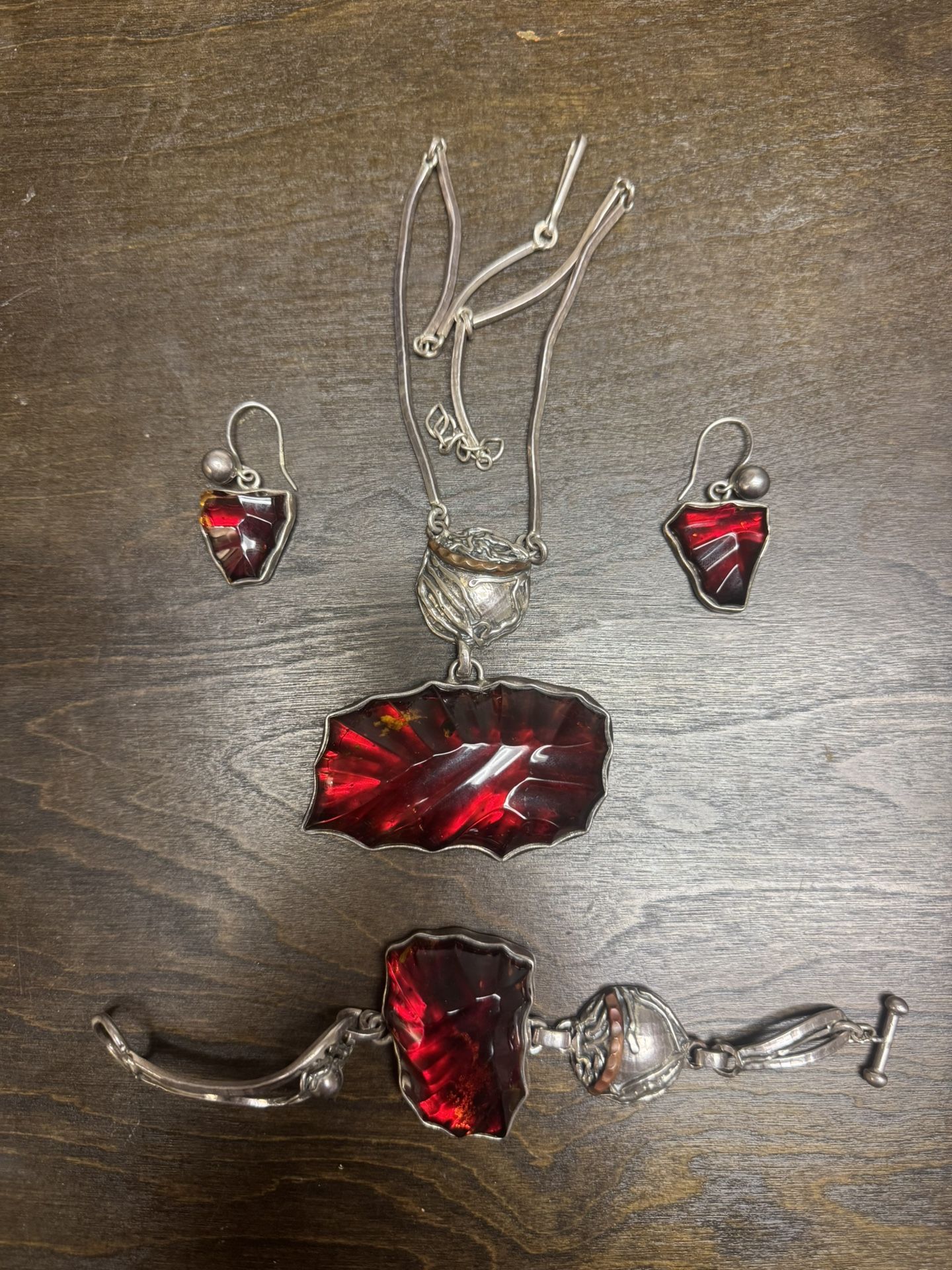 Red amber in Sterling 925 silver. Pendant, earrings and bracelet