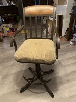 2 Swivel Bar Stools