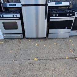 Stove Fridge Microwave $800 Pick Up 301 Saundview Ave Bronx NY  10473