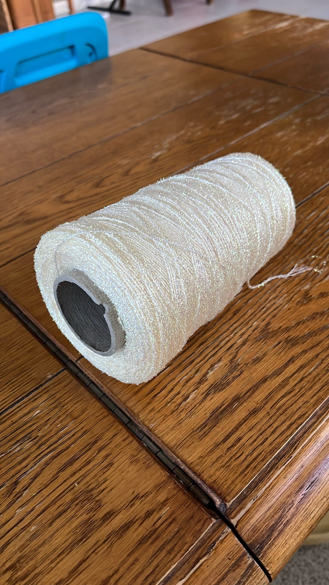 white Lurex feather yarn
