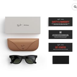 Ray-Ban Meta, Wayfarer Glasses with Meta Al, Audio, Photo, Video Compatibility, Matte Black, Transition Lenses Clear to Graphite Green, Regular Fit  