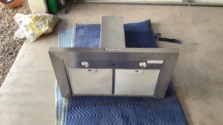 GE 30” Wall Mount Pyramid chimney Hood