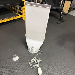 Brookstone Bed Fan w/ Remote – Adjustable Height 