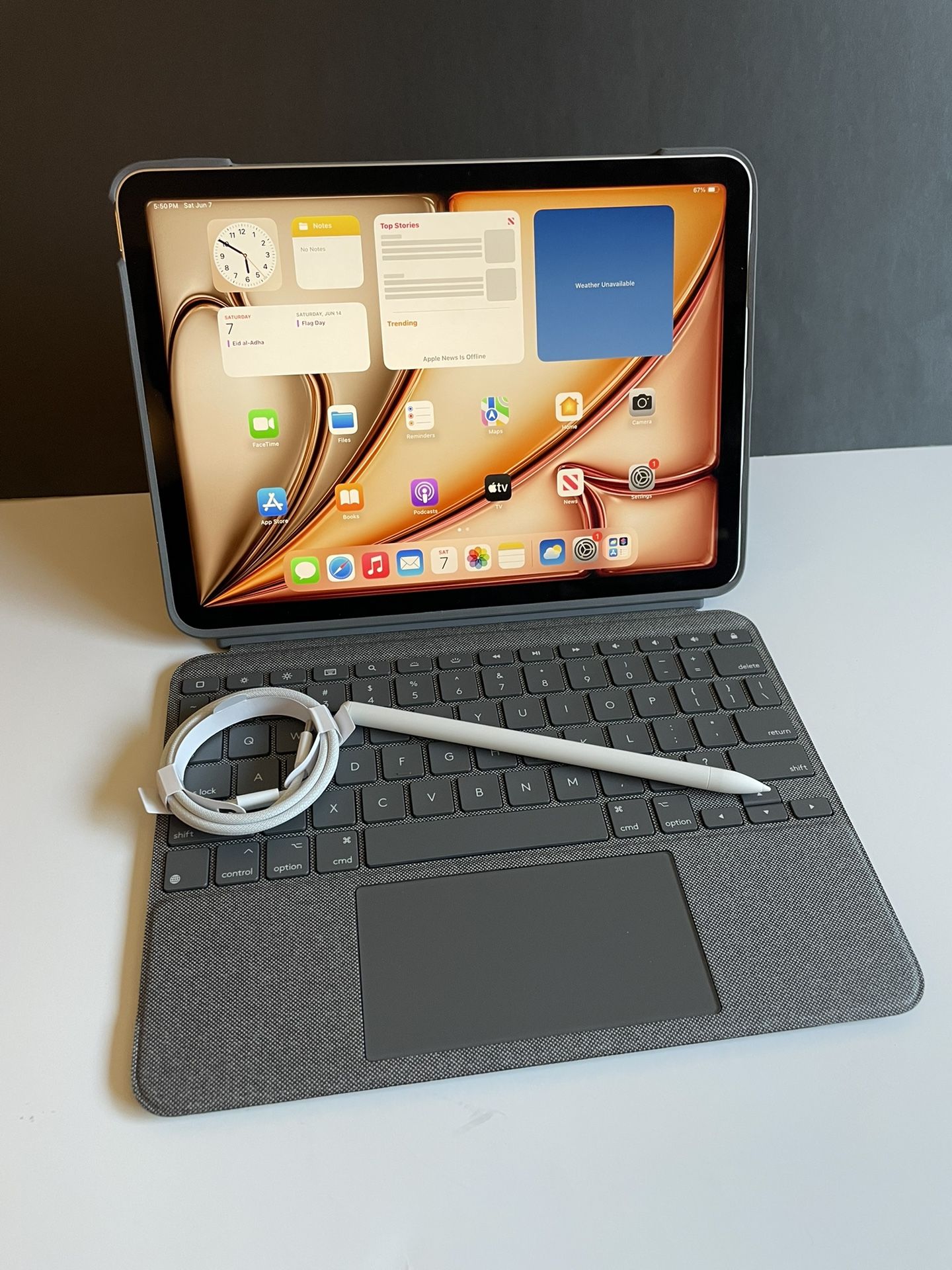 Apple IPad Air 11” ( M2 chip / 2024 Model) 512GB / 1TB with pen, Logitech keyboard & Accessories