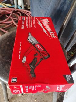 Milwaukee M18 Cordless 18 Gauge Double Cut Shear