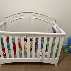Delta Children’s Perry 6 In 1 Crib White